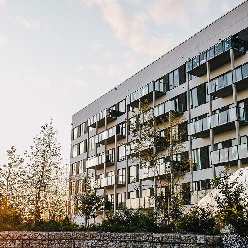 A visual of a apartment complex from outside